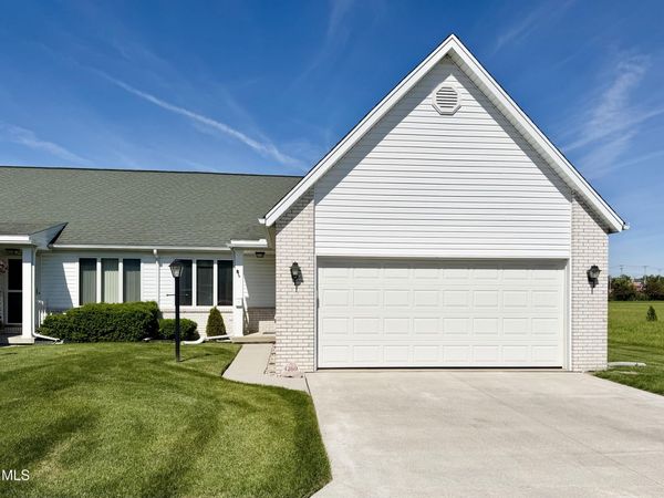 4269 Townhouse Drive, Oregon, OH 43616