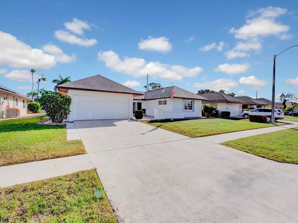 10306 Greentrail Drive N, Boynton Beach, FL 33436