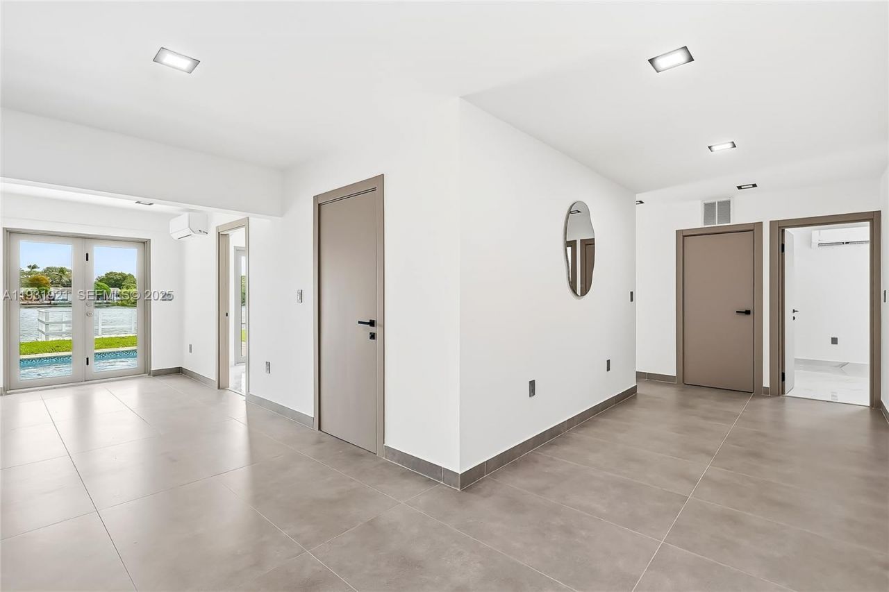 251 SW 9th Ave , Hallandale Beach, FL 33009 Photo