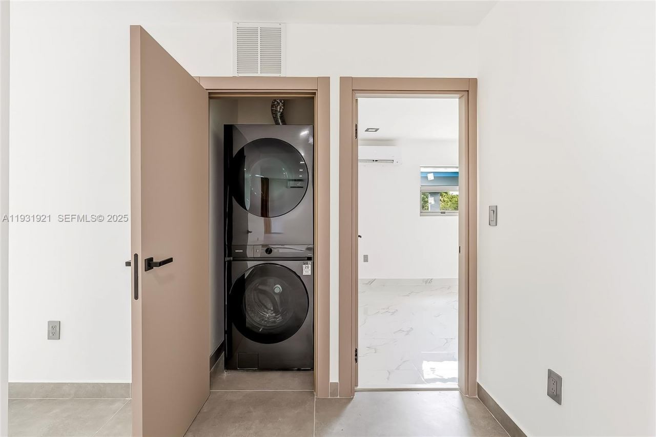 251 SW 9th Ave , Hallandale Beach, FL 33009 Photo