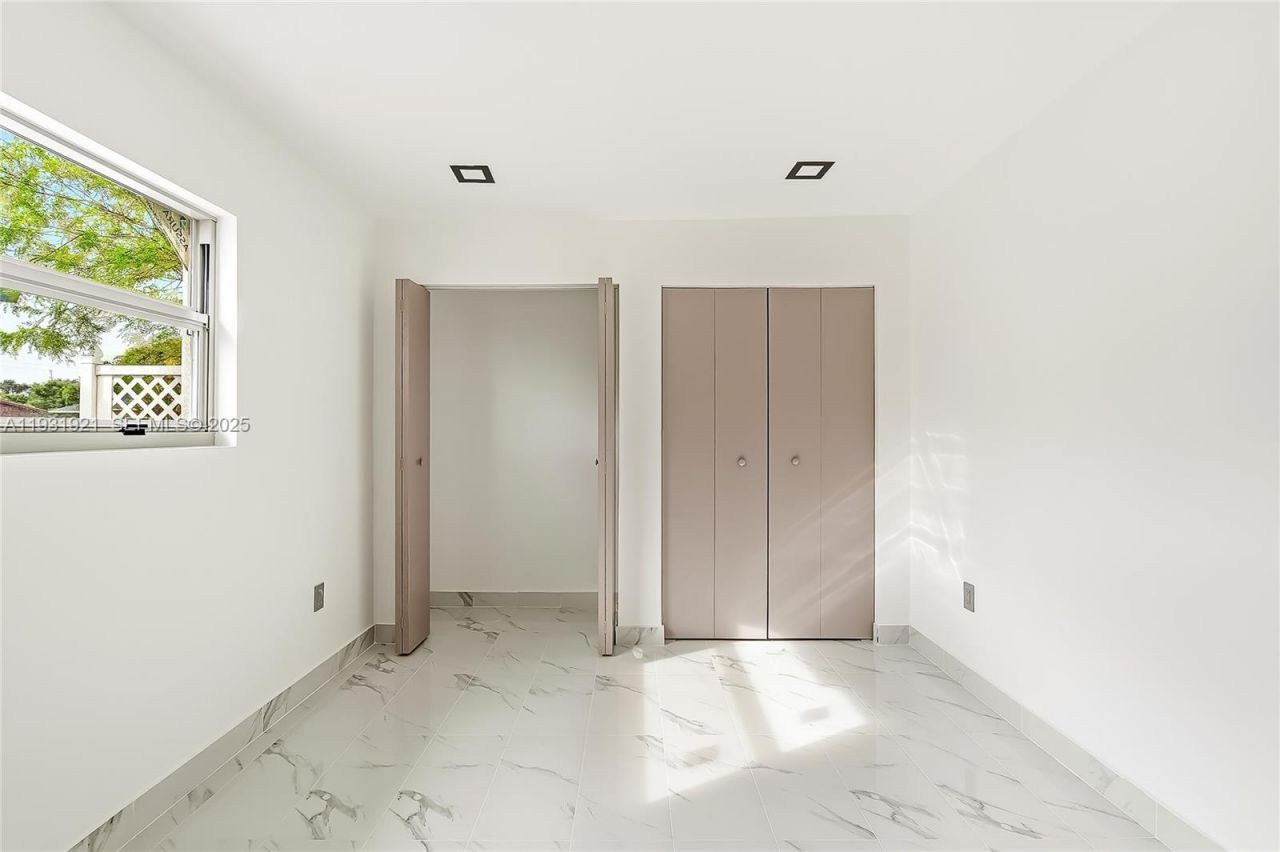 251 SW 9th Ave , Hallandale Beach, FL 33009 Photo