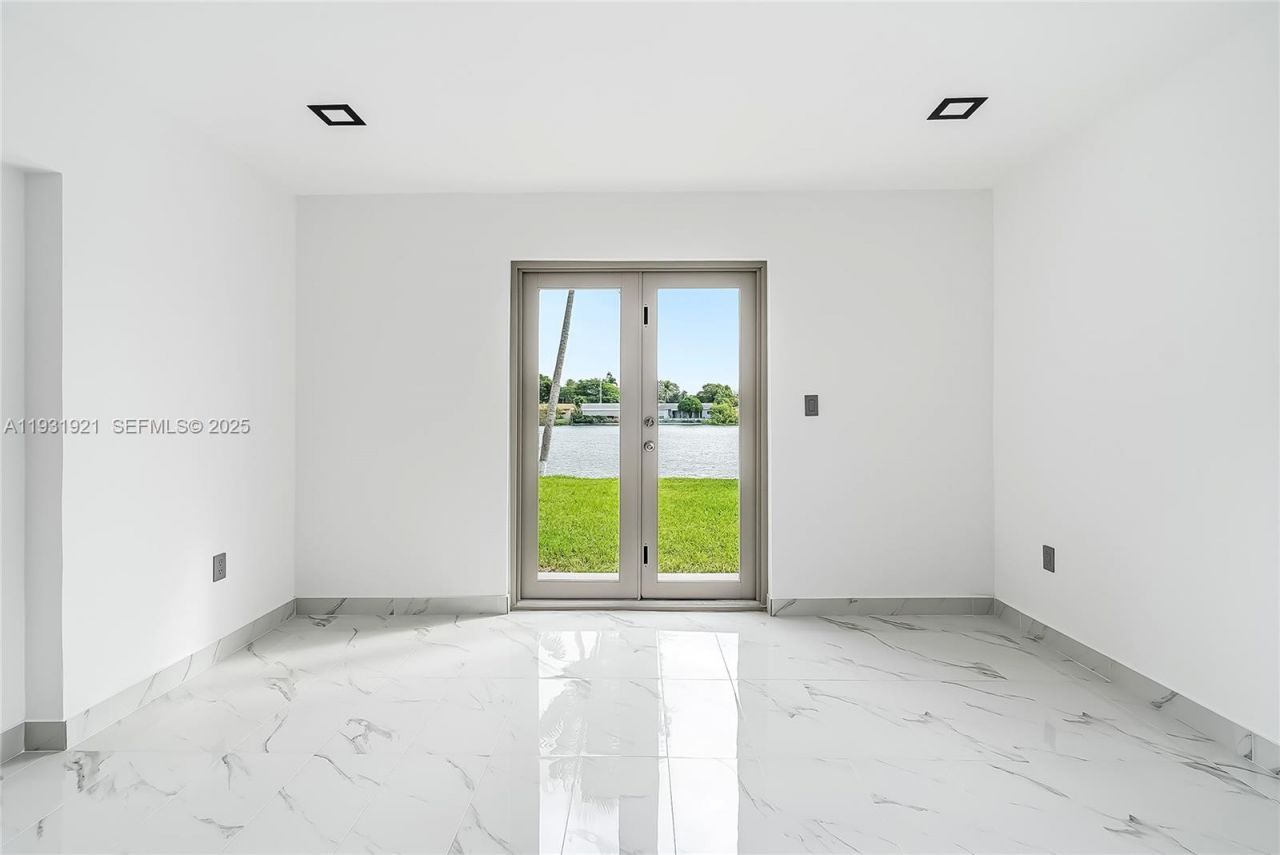 251 SW 9th Ave , Hallandale Beach, FL 33009 Photo