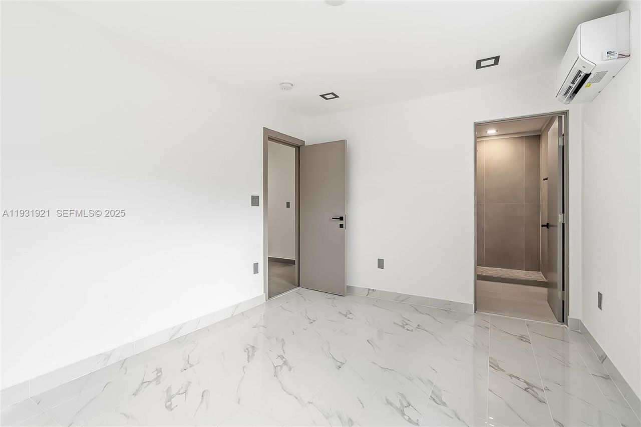 251 SW 9th Ave , Hallandale Beach, FL 33009 Photo