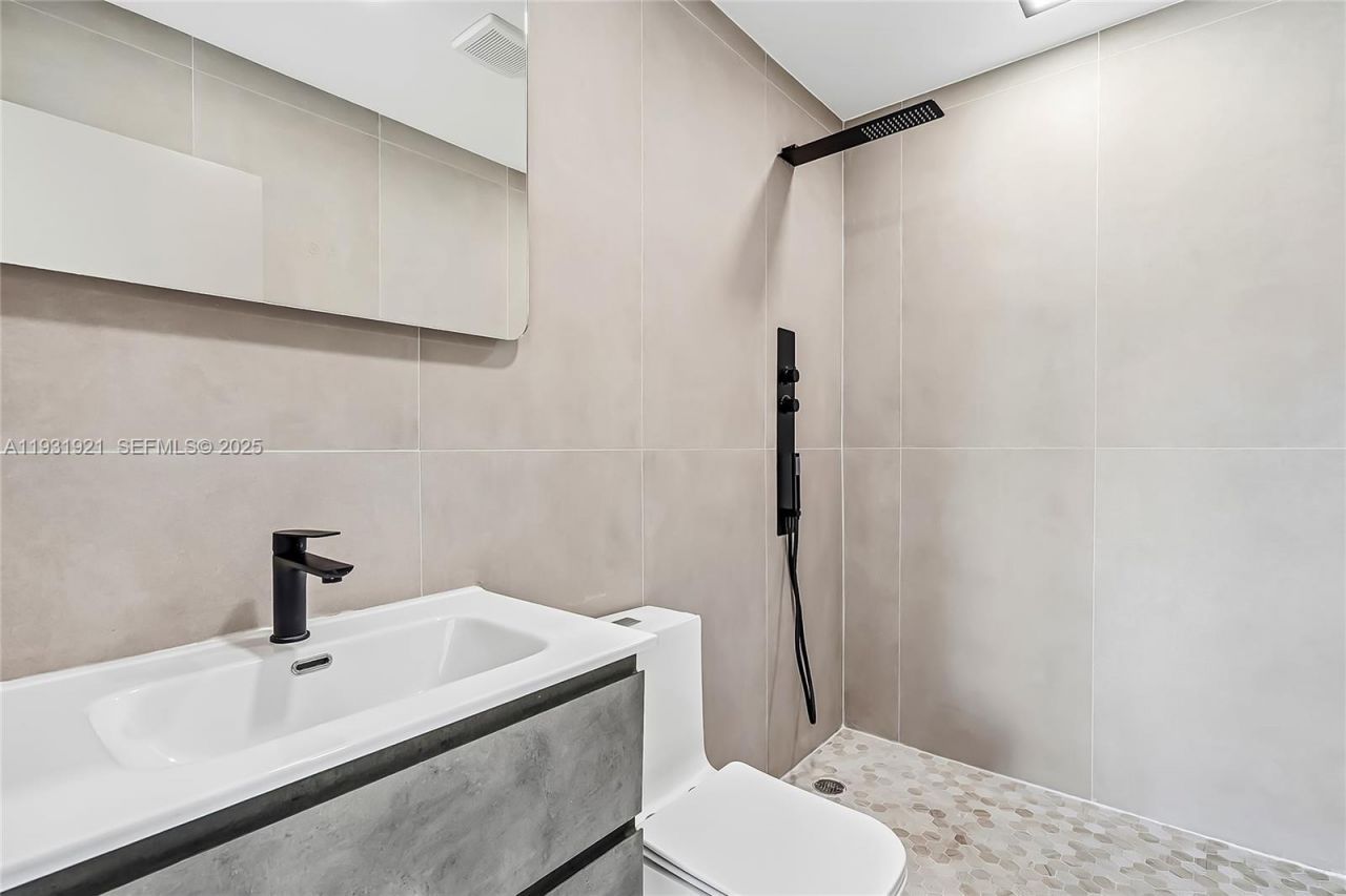 251 SW 9th Ave , Hallandale Beach, FL 33009 Photo