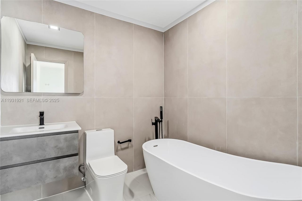 251 SW 9th Ave , Hallandale Beach, FL 33009 Photo