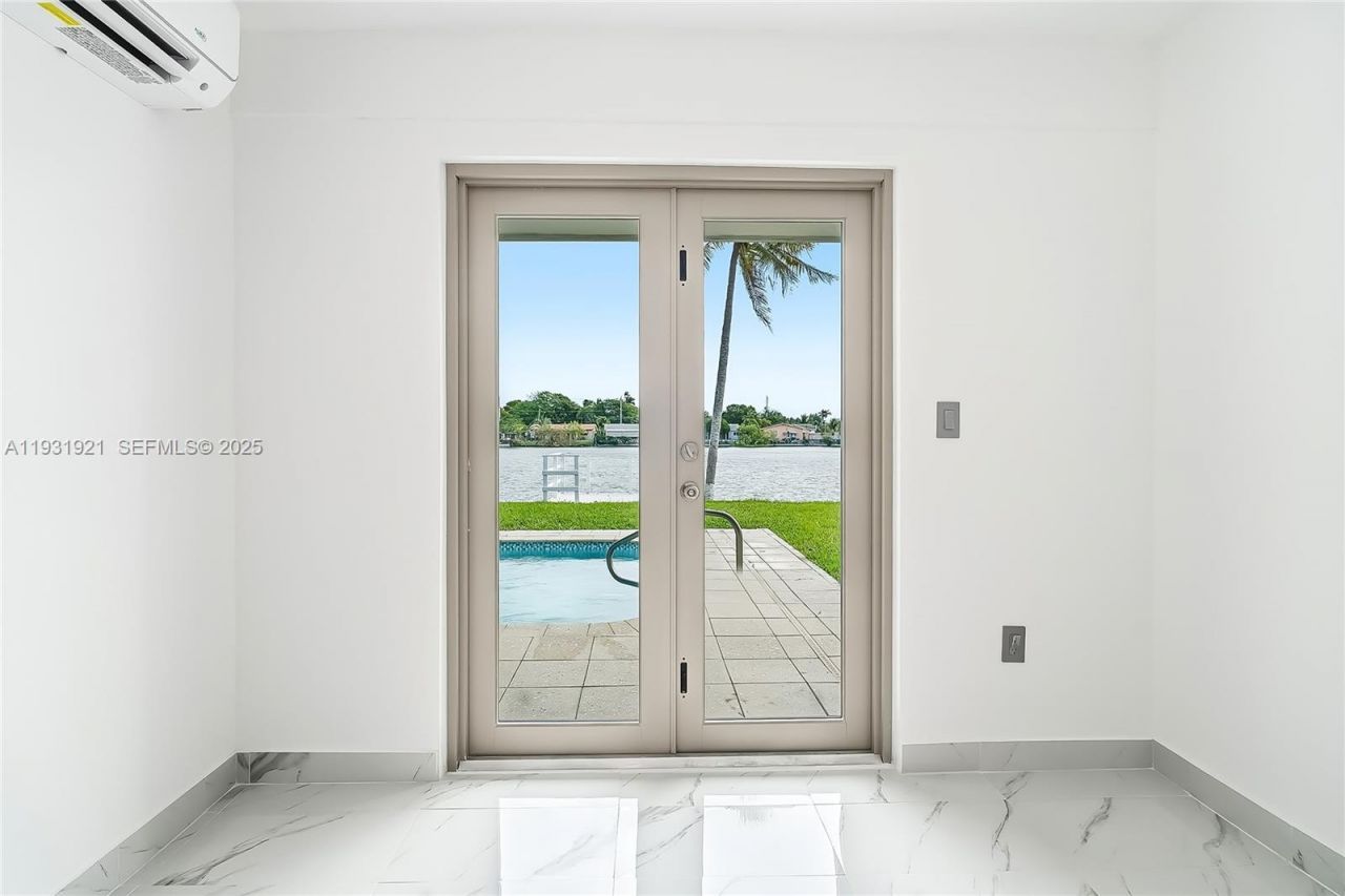 251 SW 9th Ave , Hallandale Beach, FL 33009 Photo