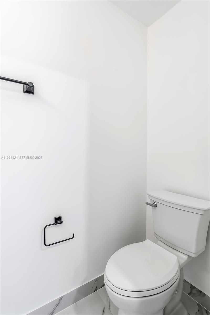 251 SW 9th Ave , Hallandale Beach, FL 33009 Photo