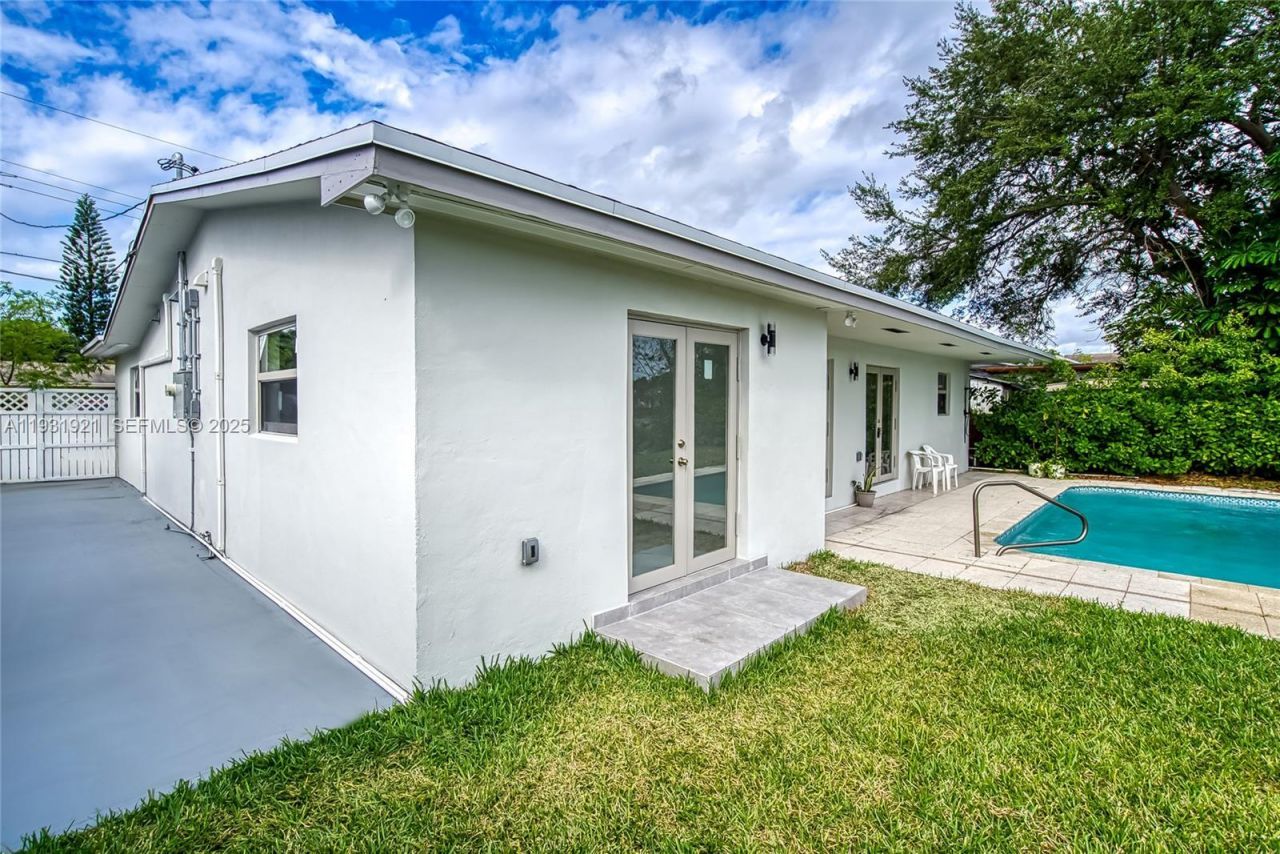 251 SW 9th Ave , Hallandale Beach, FL 33009 Photo