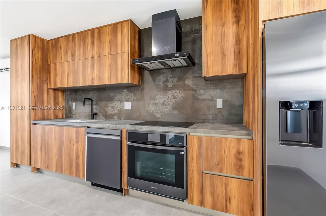 251 SW 9th Ave , Hallandale Beach, FL 33009 Photo