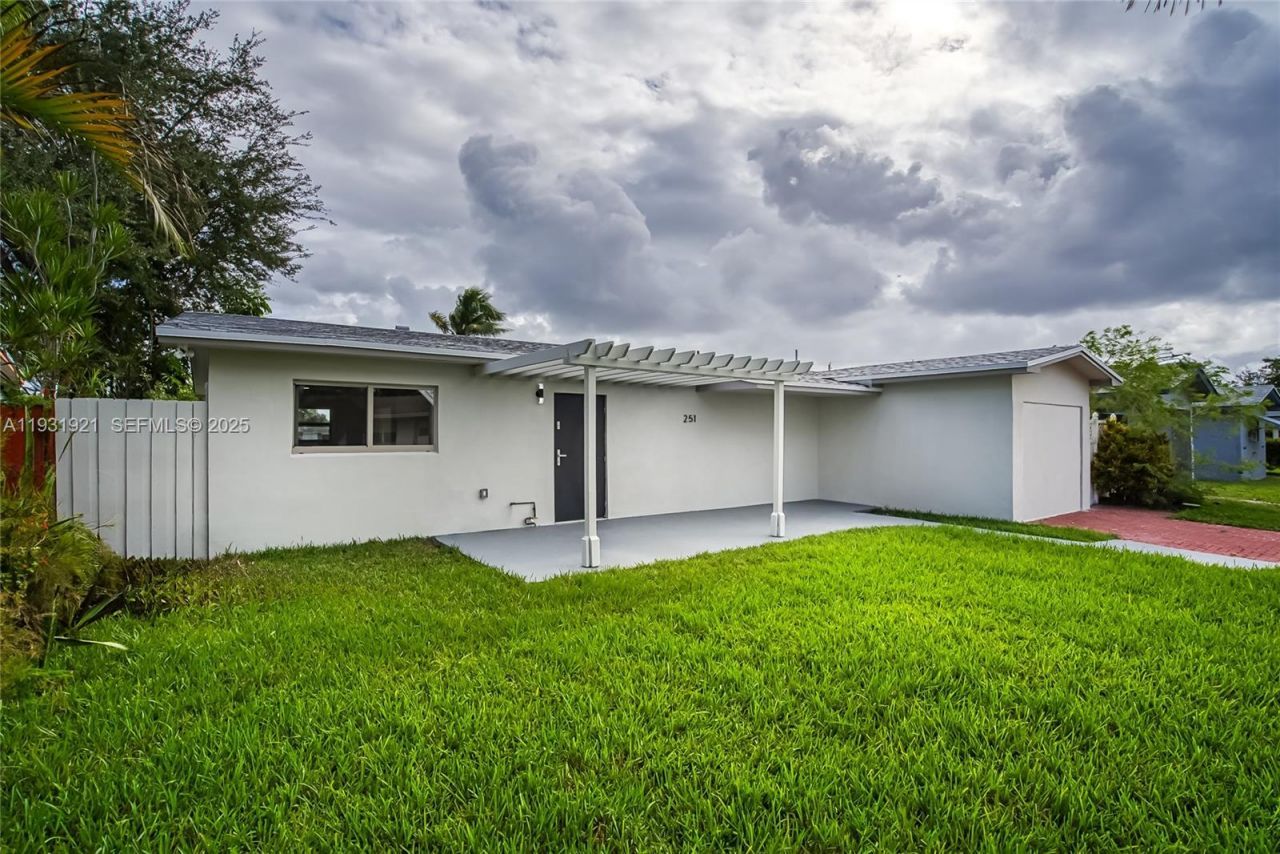 251 SW 9th Ave , Hallandale Beach, FL 33009 Photo