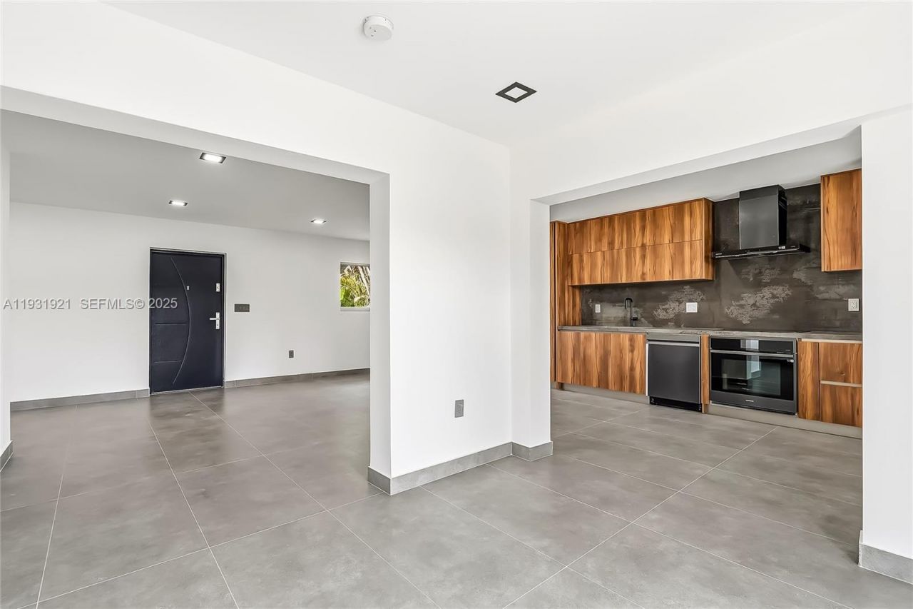 251 SW 9th Ave , Hallandale Beach, FL 33009 Photo