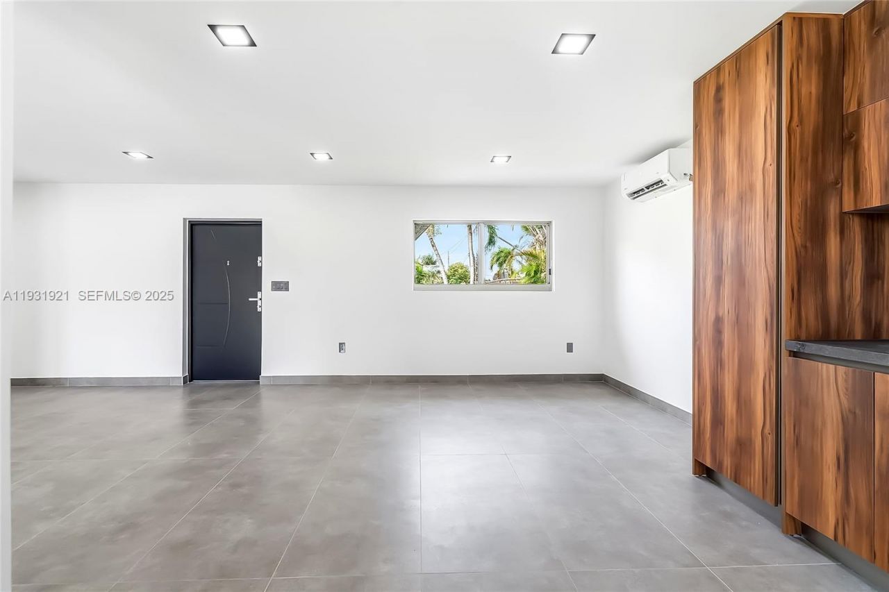 251 SW 9th Ave , Hallandale Beach, FL 33009 Photo