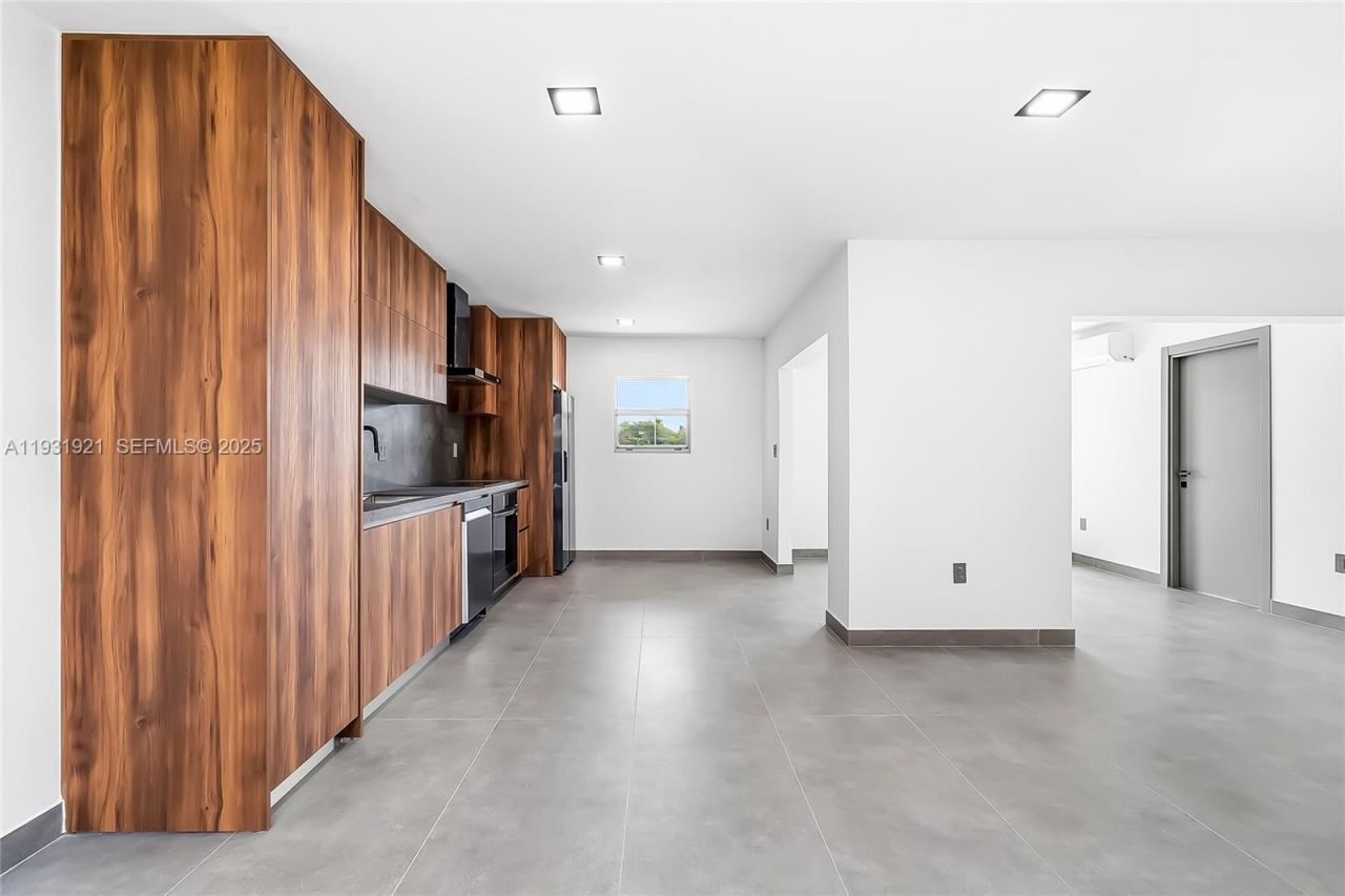 251 SW 9th Ave , Hallandale Beach, FL 33009 Photo