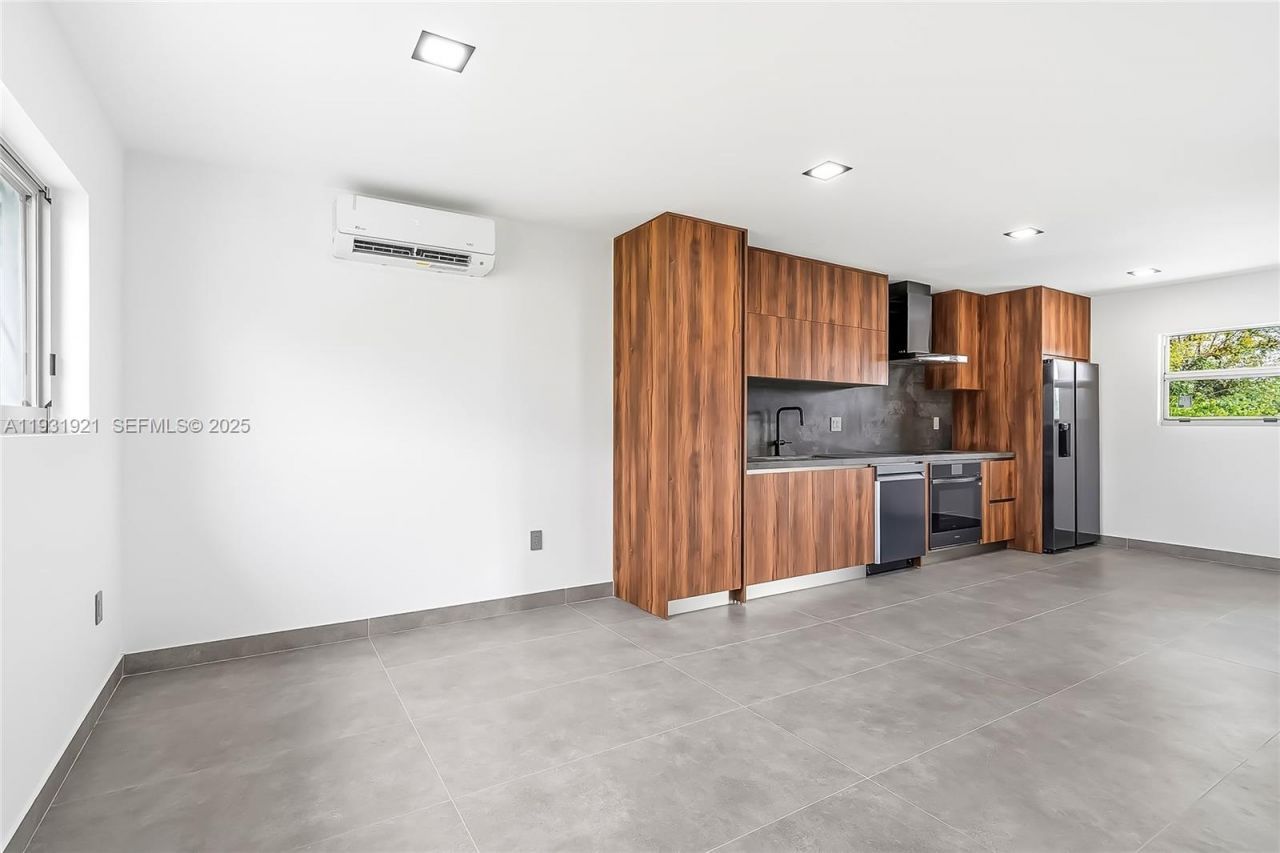 251 SW 9th Ave , Hallandale Beach, FL 33009 Photo