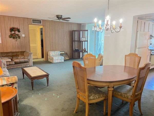 942 NE 199th St, Unit 202, Miami, FL 33179