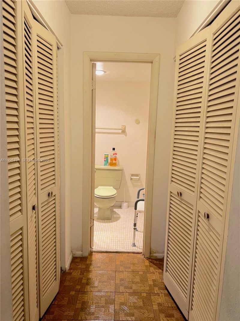 942 NE 199th St, Unit 202, Miami, FL 33179 Photo