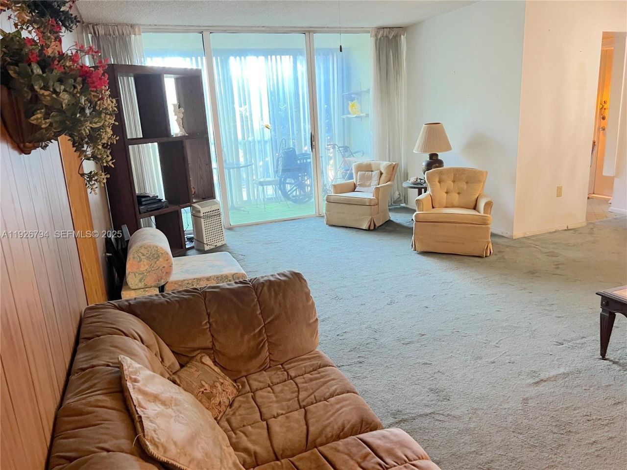 942 NE 199th St, Unit 202, Miami, FL 33179 Photo