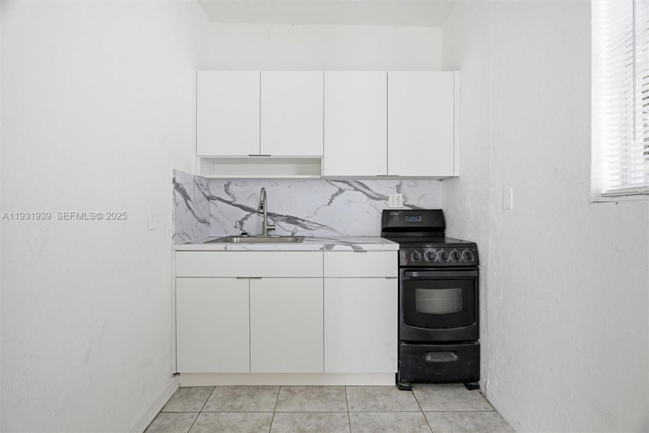 465 NE 165th St, Unit 2, Miami, FL 33162 Photo