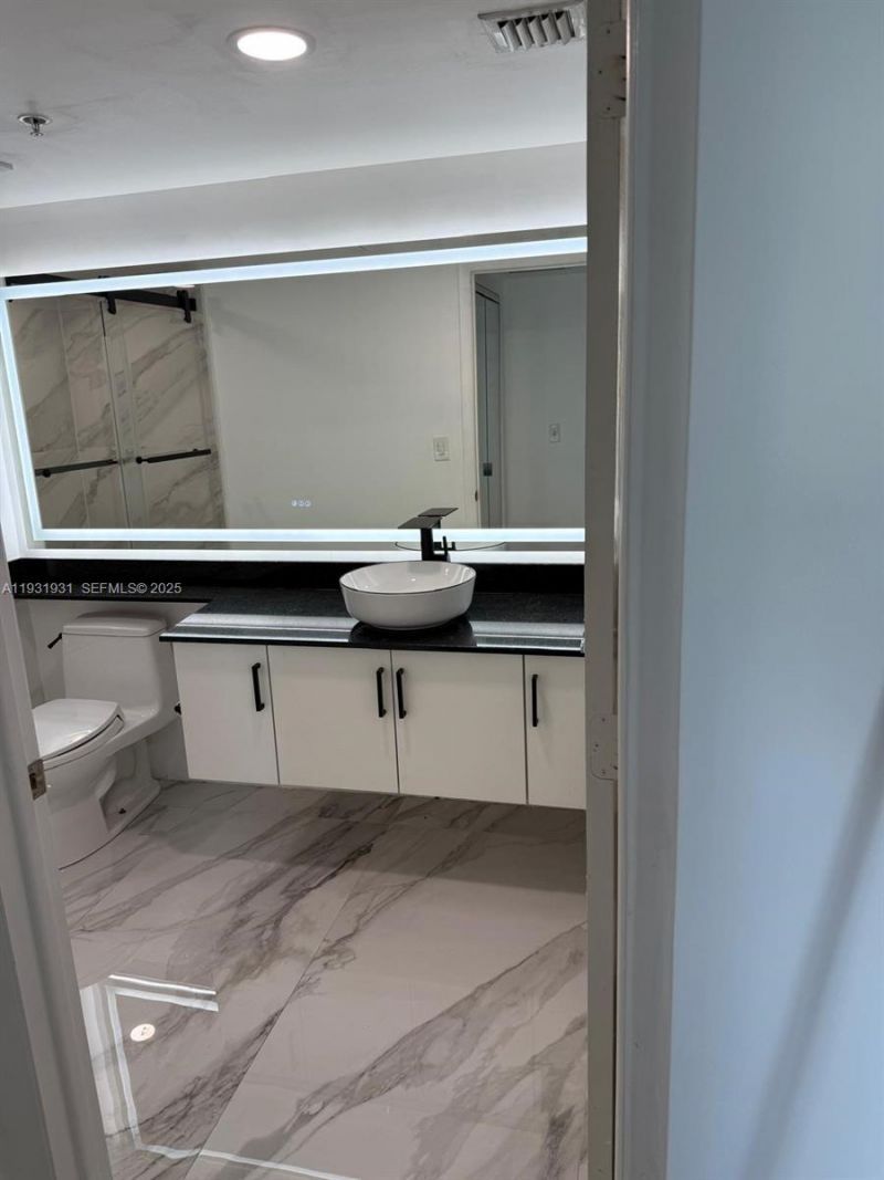 31 SE 5th St, Unit 2907, Miami, FL 33131 Photo