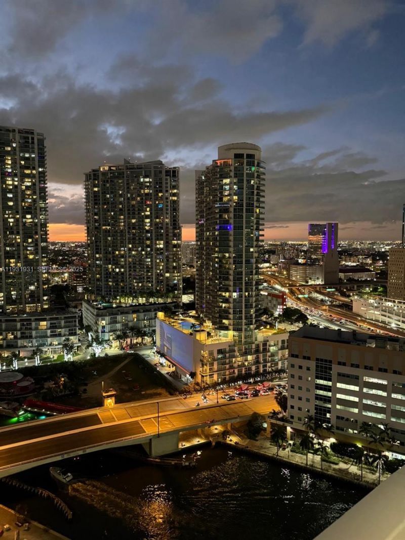 31 SE 5th St, Unit 2907, Miami, FL 33131 Photo