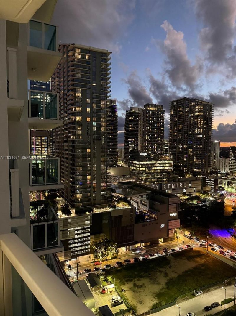 31 SE 5th St, Unit 2907, Miami, FL 33131 Photo
