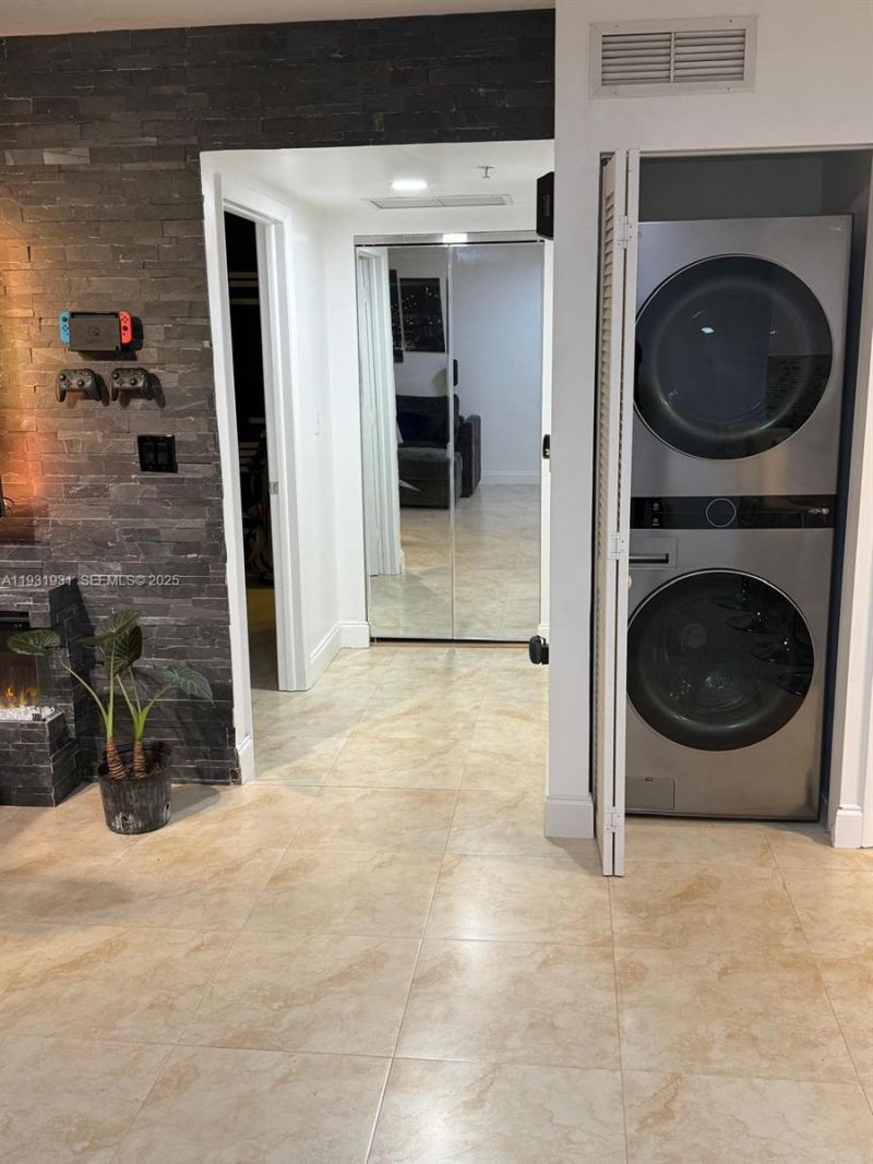 31 SE 5th St, Unit 2907, Miami, FL 33131 Photo