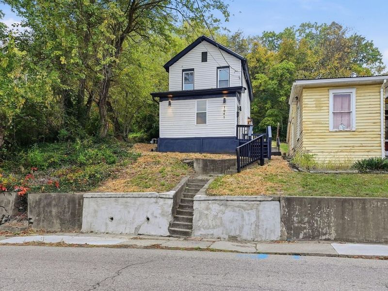 1041 Market Street, Zanesville, OH 43701 Photo 2