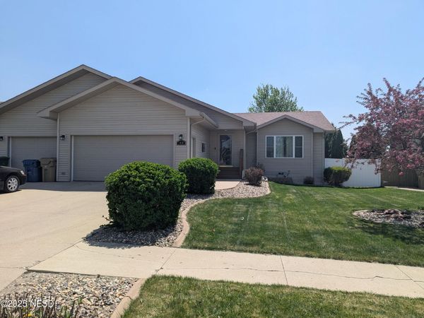 2424 10TH AVENUE NE, Watertown, SD 57201