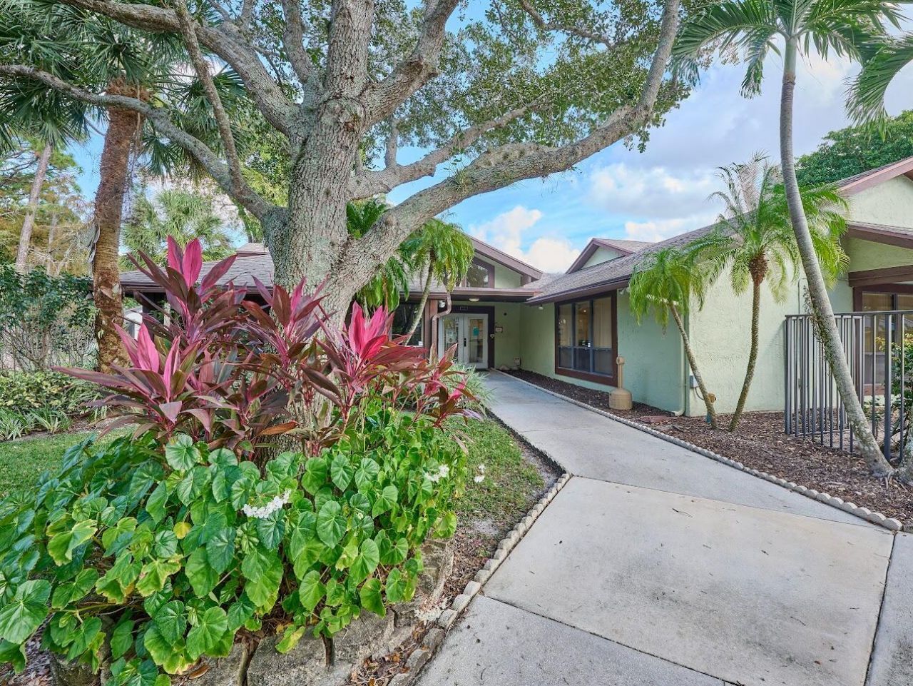 498 Iron Forge Ct Court, Royal Palm Beach, FL 33411 Photo