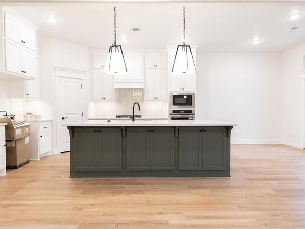 645 Still Meadows, Guthrie, OK 73044