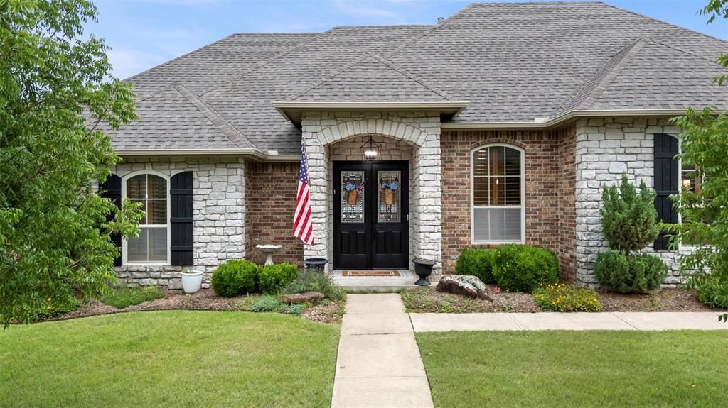 1900 Cobblestone Drive, Shawnee, OK 74804 Main Photo