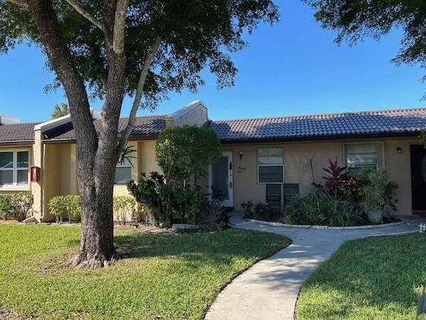 221 Lake Meryl Drive, West Palm Beach, FL 33411