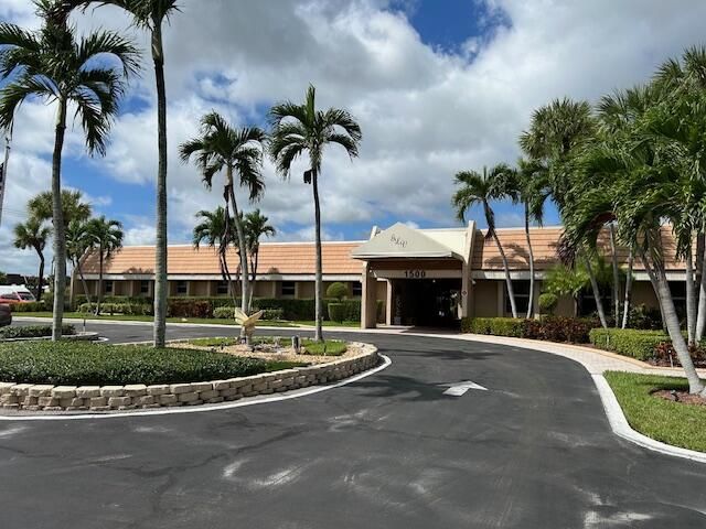 221 Lake Meryl Drive, West Palm Beach, FL 33411 Photo