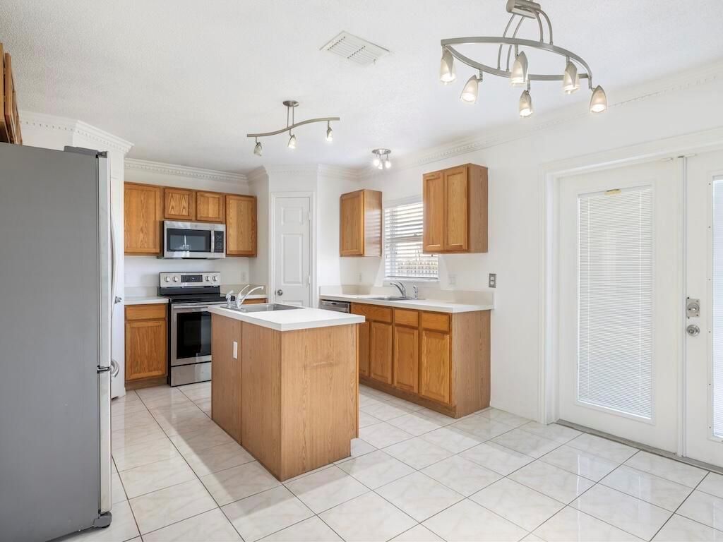 981 SW Mcelroy Avenue, Port Saint Lucie, FL 34984 Photo