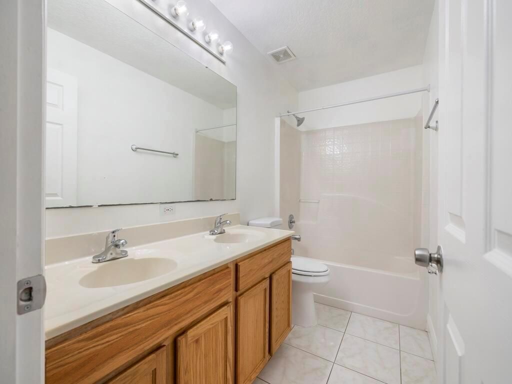981 SW Mcelroy Avenue, Port Saint Lucie, FL 34984 Photo