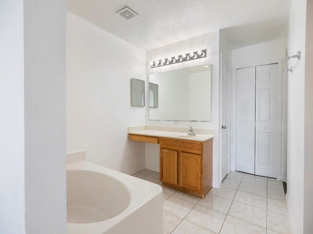 981 SW Mcelroy Avenue, Port Saint Lucie, FL 34984 Photo