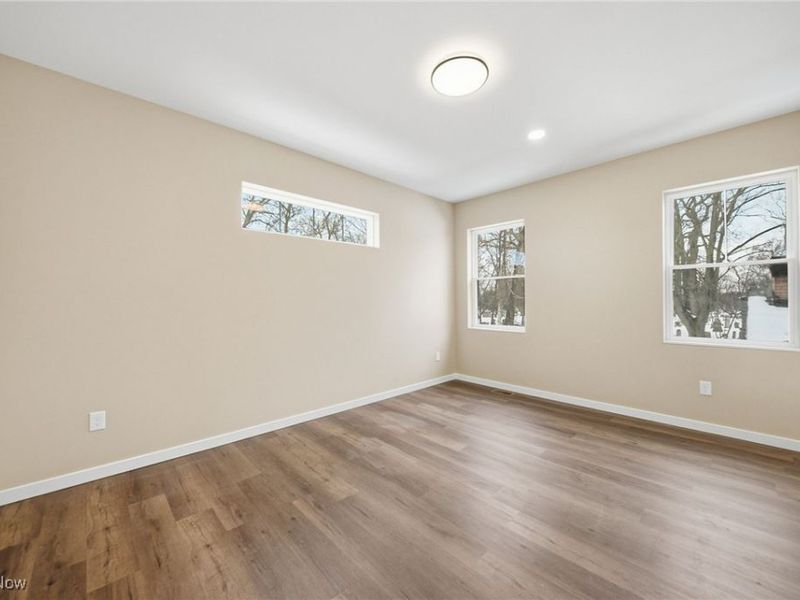 3011 Monroe Avenue, Cleveland, OH 44113 Photo 8