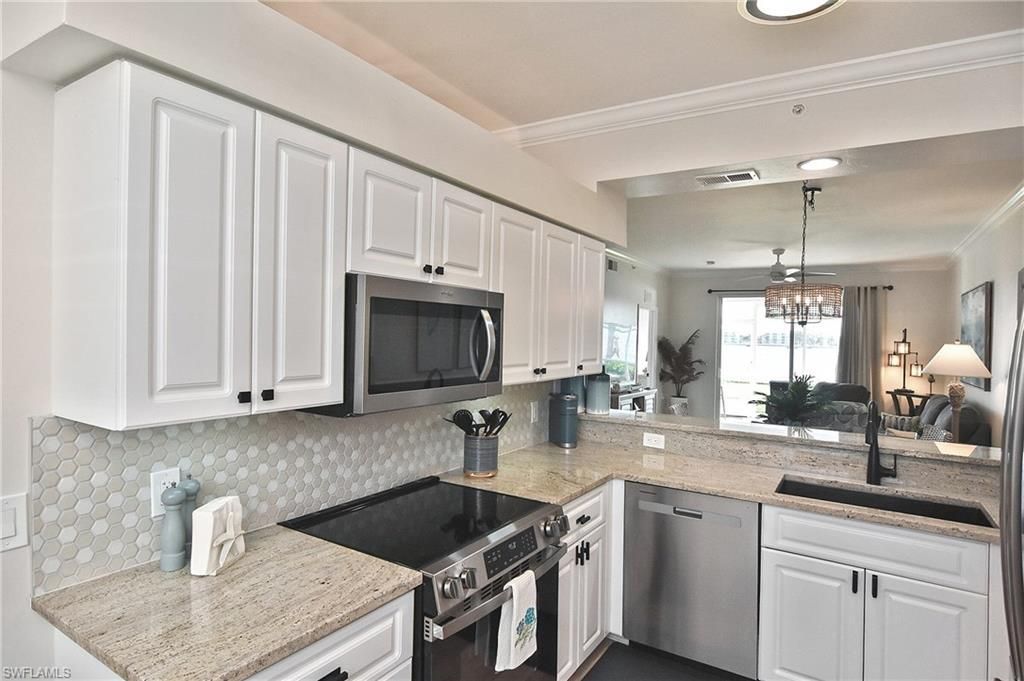 10381 Butterfly Palm Dr, Unit 915, Fort Myers, FL 33966 Photo
