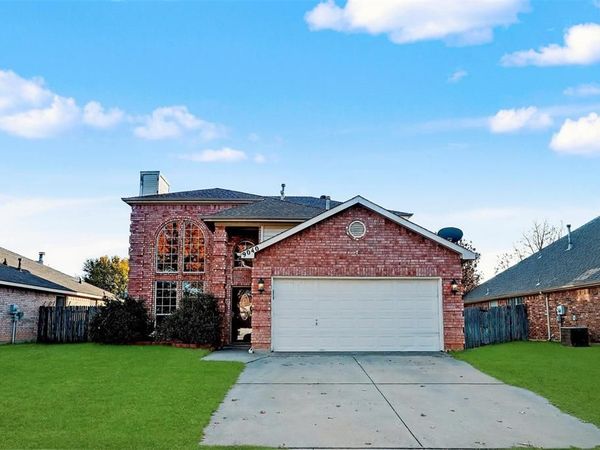 9040 Tyne Trail, Fort Worth, TX 76118