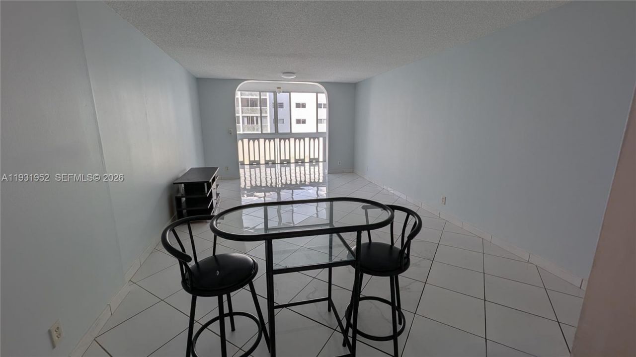 301 NE 14th Ave, Unit 404, Hallandale Beach, FL 33009 Photo