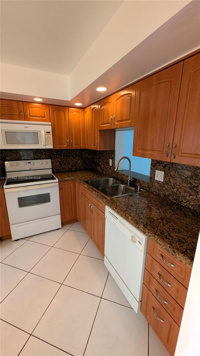 301 NE 14th Ave, Unit 404, Hallandale Beach, FL 33009 Photo