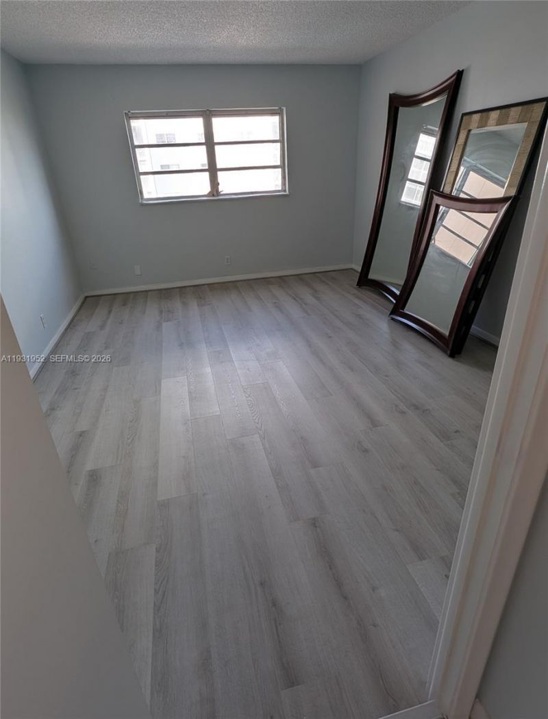 301 NE 14th Ave, Unit 404, Hallandale Beach, FL 33009 Photo