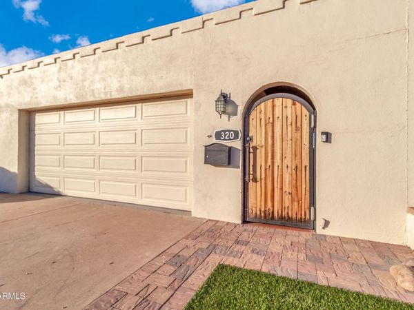 320 W LAGUNA Drive, Tempe, AZ 85282