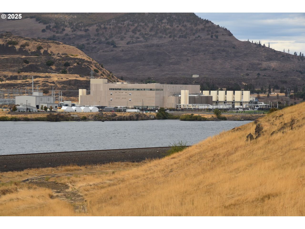 715 Garden Ln, Dallesport, WA 98617 Main Photo