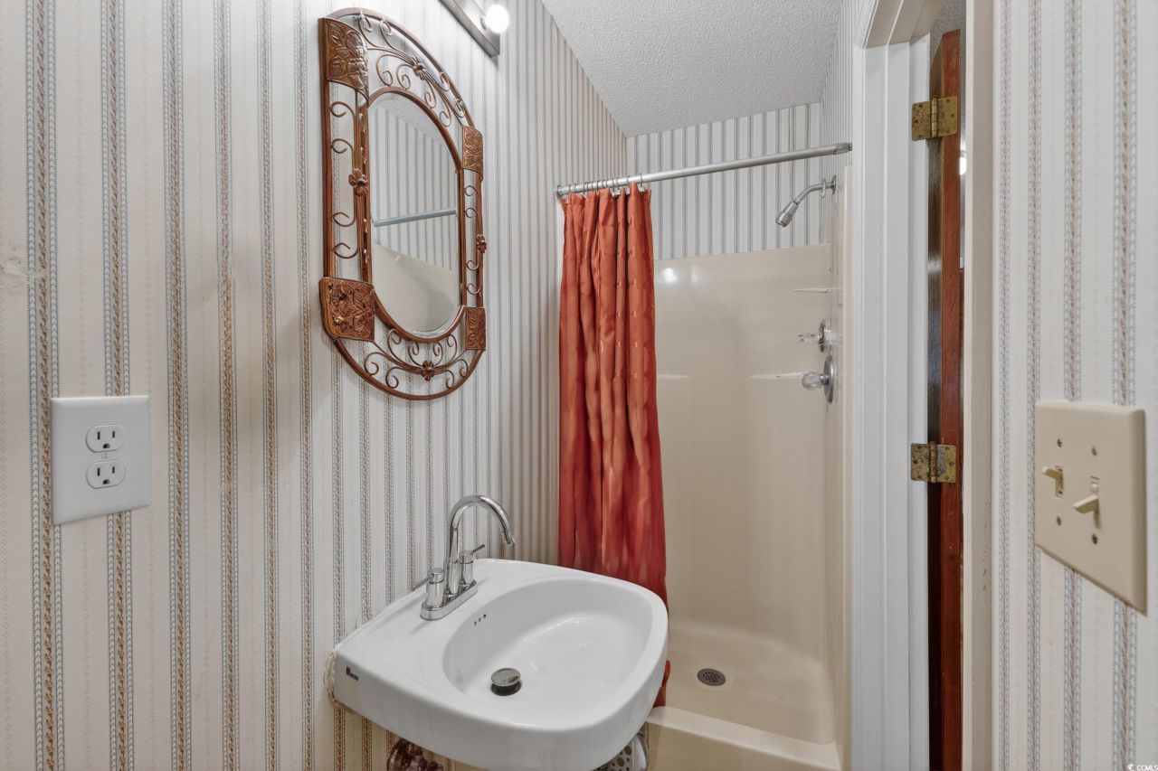 1095 Plantation Dr. Photo 26