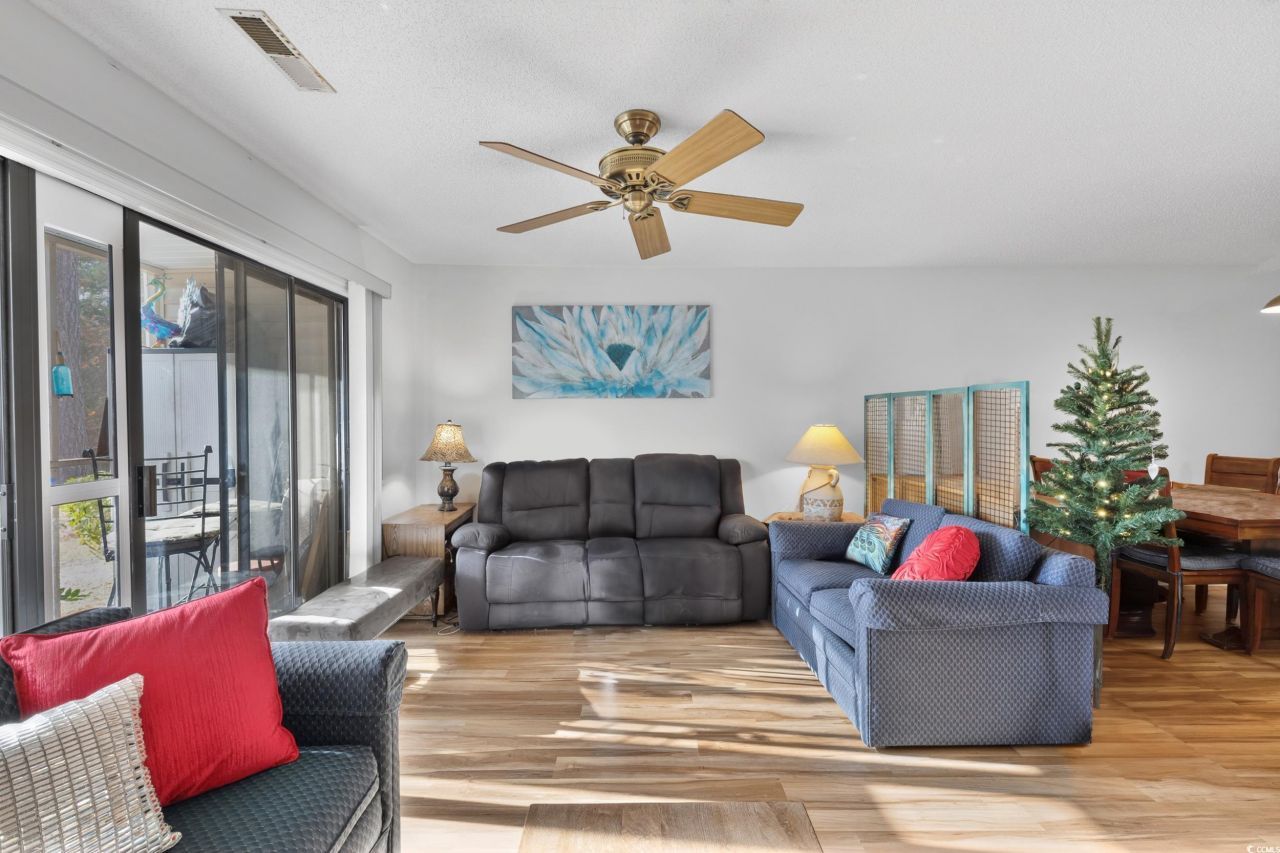 1095 Plantation Dr. Photo 7