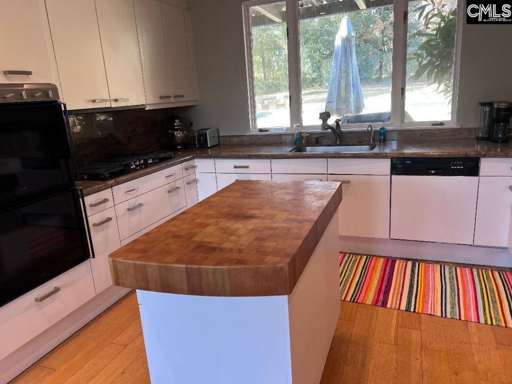 4 Woodhill Circle Photo 17