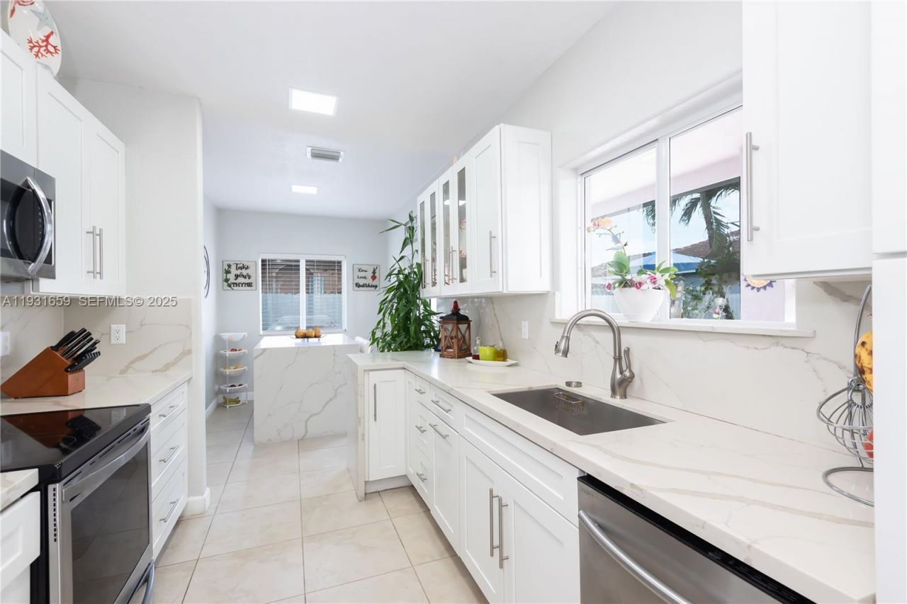 18361 SW 154th Ave, Miami, FL 33187 Photo