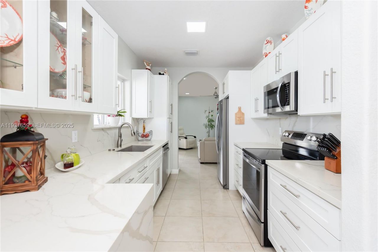 18361 SW 154th Ave, Miami, FL 33187 Photo