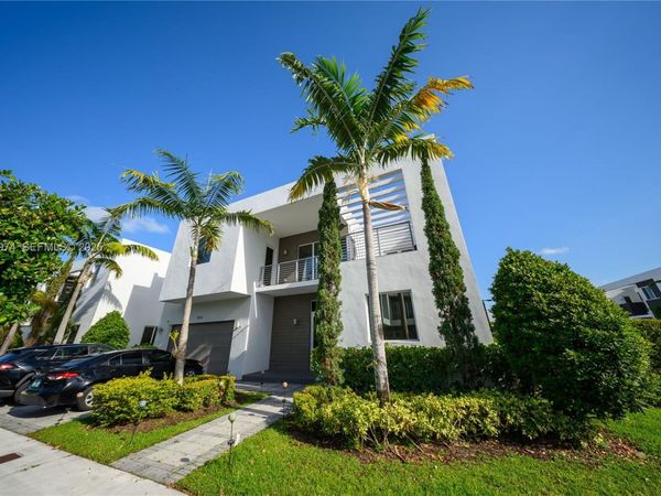 10126 NW 76th Ter, Doral, FL 33178